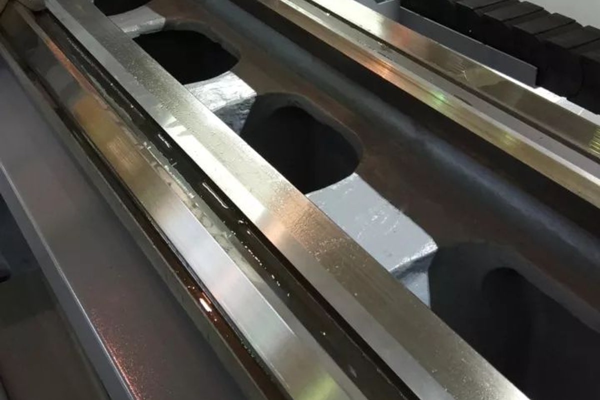 Why Meehanite Cast Iron Bed Rigidity Extends Tool Life by 40%: The Science of Vibration Damping